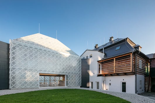 Log-house of glass