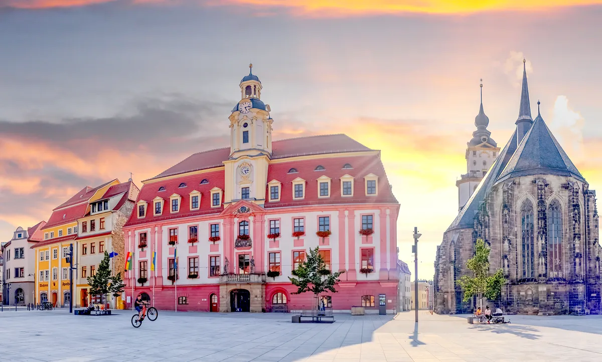 萨利河畔的历史古镇