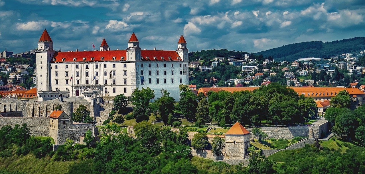 Letající talíř nad hradem