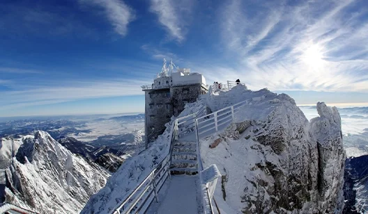 AŽ NA VRCHOLKY HOR